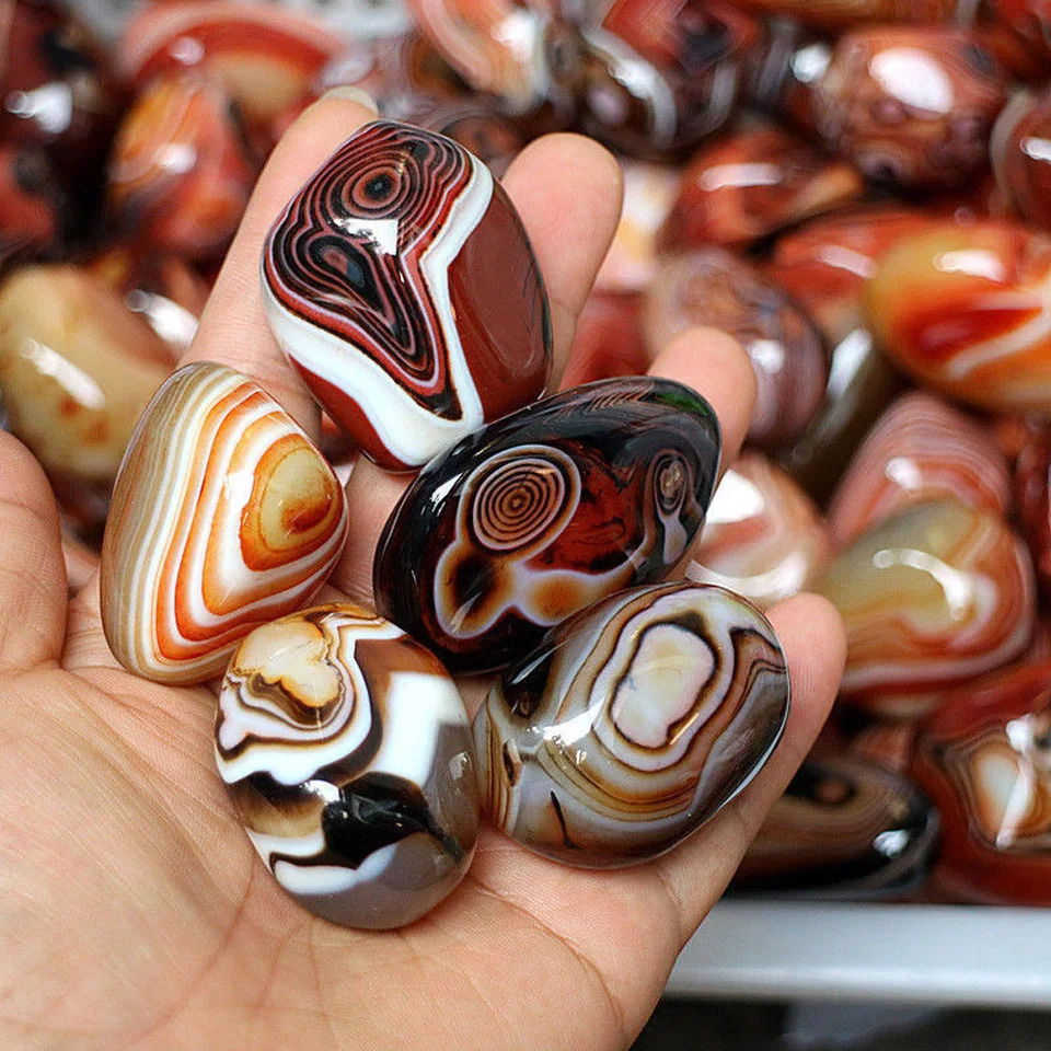 Agate crystal varieties showing banded patterns for grounding and balance