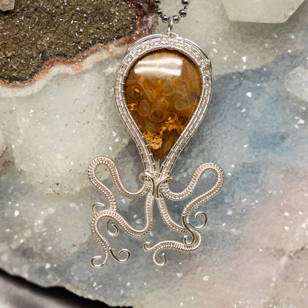 Agate "Squigly" Wire Wrap Crystal Pendant