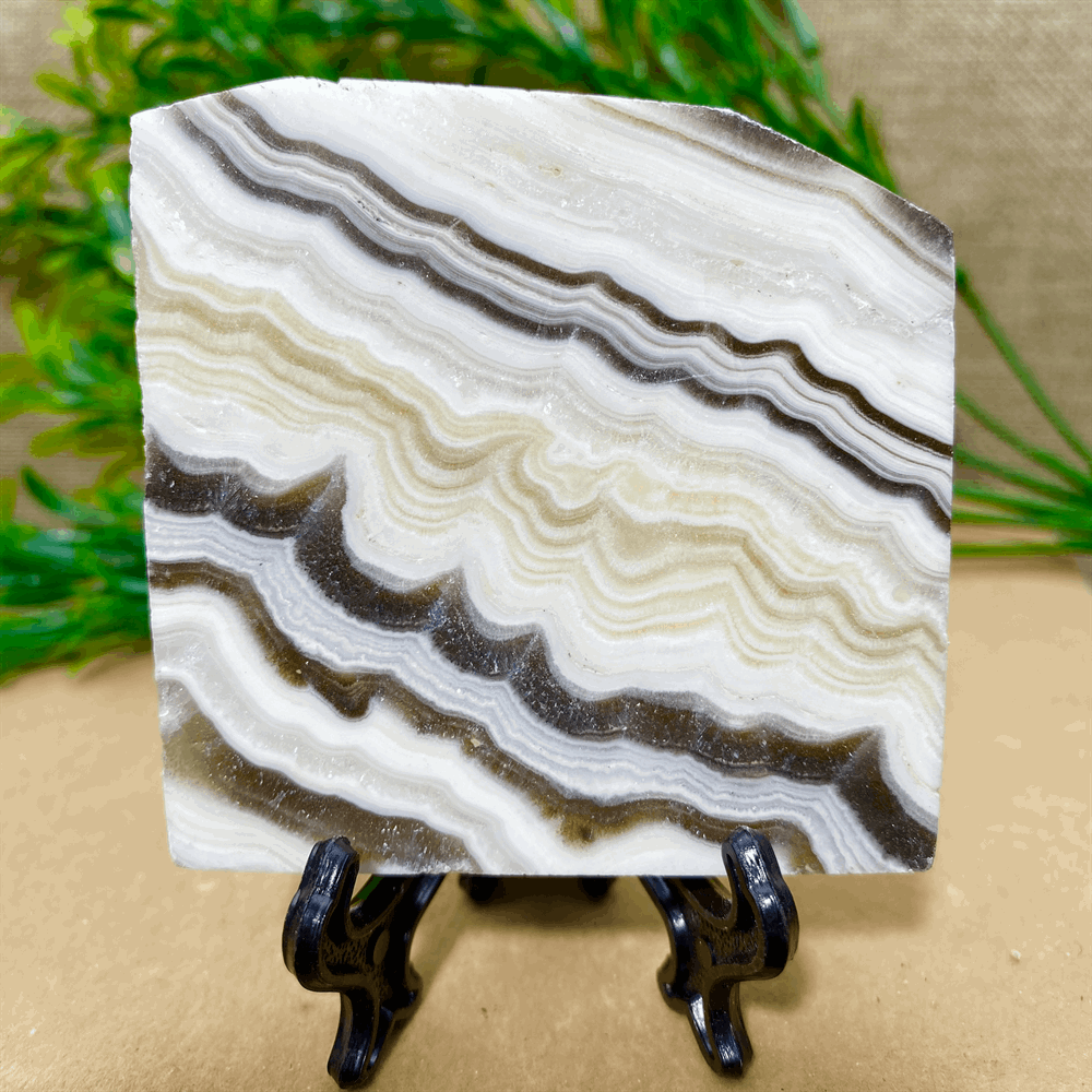 Calcite Banded Slab + Stand